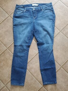 torrid Women’s Skinny Jeans - Medium Blue Denim